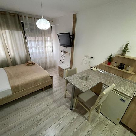 Downtown Modern Studio Apartment Тирана Экстерьер фото
