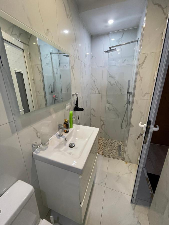 Downtown Modern Studio Apartment Тирана Экстерьер фото